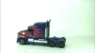 Optimus Prime transform to truck (weijiang oversized)