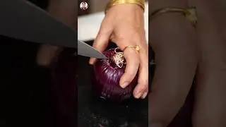 प्याज़ काटने की यह ट्रिक कैसी लगी बताना ज़रूर 😍😍 #onion #oniontrick #kitchenhack #vegetables
