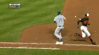 ALCS Gm1: Jones reaches first base on throwing error
