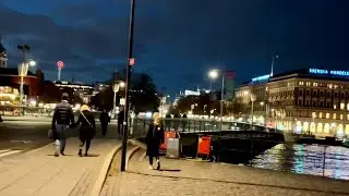 Stockholm night walks: Royal Palace - Birger Jarlsgatan. City lights to secluded dark island & back