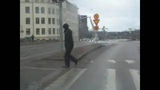 Vallilan ammattikoulun kaduilla nyt kulkee pitkäaikaistyötön.