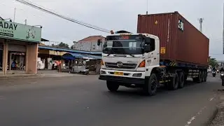 Wow lihat teman teman,ada truk kontainer besar,truk molen,truk oleng,berubah mirip teman tayo