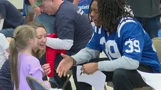 Colts players hand out warm coats to 250 students