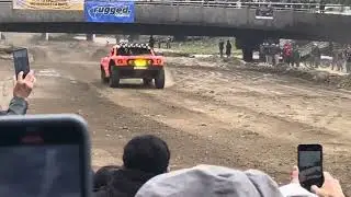Robby Gordon tumba arco de arroyo Ensenada.