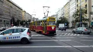 Tramwaj 18, Konstal 13N wjezdza w Plac Konstytucji i dzwoni