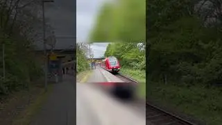 Baureihe 430 auf der S3 f&auml;hrt in Schwalbach Nord ein