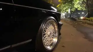 W123 Mafioso stance
