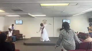 Prophetic Dance Manifestation-Enrique Holmes -We bow down/pour it out Embassy Worship