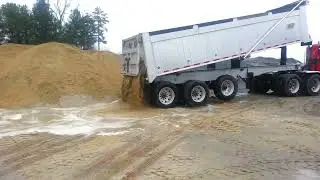 Reverse video of tipper semi-trailer unloading wet sand #reverse #trailer #wetsand