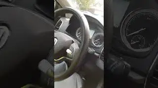Motor starten beim Automatikauto.