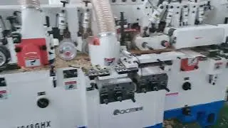 Four-sided planing for dry and wet materials, with hopper and side auxiliary feeding system