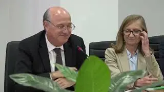 President Simons en IDB president bespreken samenwerkingen tijdens persmoment
