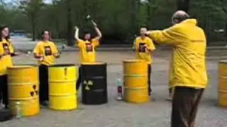 Greenpeace Berlin: SolarDrums - AKWs abschalten (Fass-Trommel-Performance)