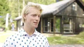 Eilev Bjerkerud bes&oslash;ker visningshytta p&aring; Hellerudsletta