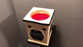 How to Easily Remove Wax From a Wax Melter