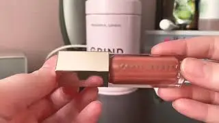 Lo-Fi ASMR: Tapping on Fenty Gloss Bomb
