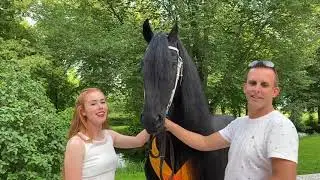 KWF Horse Kalender Powervrouwen editie kampioenen Antoinette de Jong en Friese dekhengst Jurre 495