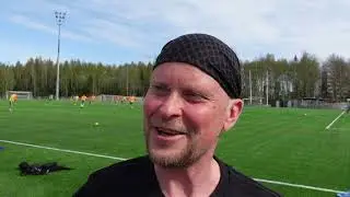J-P Bergin & Noora H&auml;m&auml;l&auml;isen mietteit&auml; HJK pelin alla