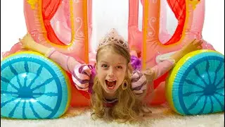 Марго играет с косметикой и платьями принцесс Real Princess Dresses & Kids Makeup
