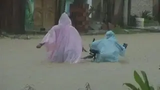 LUCKY ESCAPE FROM FLOODS IN BOLIVIA - BBC NEWS