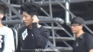 140814 AIA 사운드 체크 리허설 대기중 한빈 (just-hanbin.com)