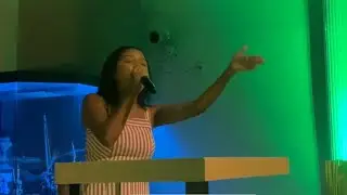 Impactante essa ministração 😭 Medley -Homem das mãos furadas - Talitta Mesquita