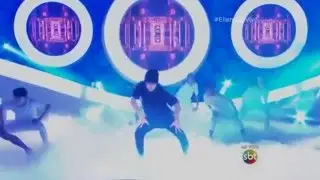 Gustavo Daneluz no Dance se puder interpretando Where Are Ü Now