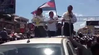 Top leader CNRP speed to street ventor at Phsar ler market