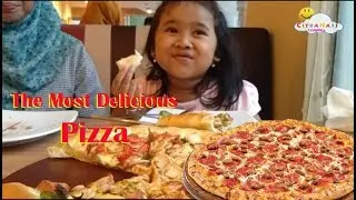 Jovita Makan Siang ke Pizza Hut - Try Pizza Delicacy  As Favorite Food