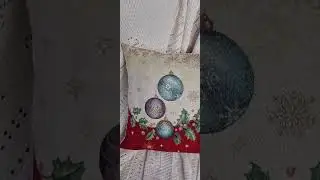 Подушка Разноцветные шары на красном