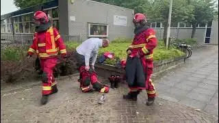 Brandweerman Mark Rensema viert op ludieke wijze 50e verjaardag in Nieuwe Pekela