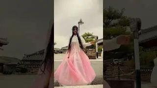 Wearing hanbok 🥹🇰🇷💗I don't know how to explain that feeling 🥹🇰🇷💗 #koreastyle #koreancostume