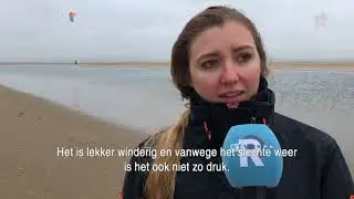 Kitesurfers zijn blij met de stevige wind