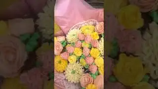 Spring themed cupcake bouquet