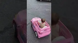 Парень на розовом Мерседесе! Pink Mercedes#usa #mercedes #pink
