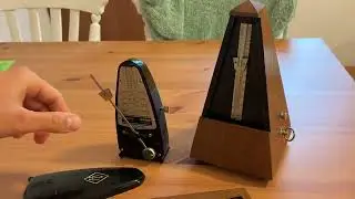 Metronom Wittner Taktell Piccolo vs Wittner 810 Holz Pyramide from 1979