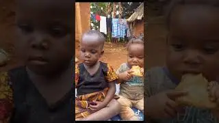 #hunger in Africa lack of soft food for babies makes babies eat hard food #support 🙏🙏🙏🙏