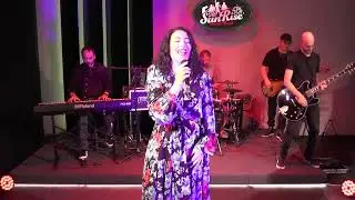 ✨🎶 𝐋𝐨𝐯𝐞 𝐀𝐠𝐚𝐢𝐧 – Dua Lipa | 𝐓𝐡𝐞 𝐒𝐮𝐧𝐫𝐢𝐬𝐞 (𝐋𝐢𝐯𝐞 𝐆𝐫𝐨𝐨𝐯𝐲 𝐂𝐨𝐯𝐞𝐫) 💃🕺