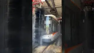 Blick hinter die Kulissen: So werden unsere Stra&szlig;enbahnen von au&szlig;en wieder sauber! 🧼🚋