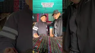 Visitando a mi tío Adelso él vendió cortes de casa en casa con mi papá en Cobán hace 50 años