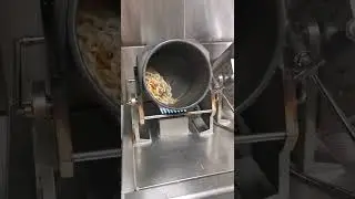 灶为易自动炒菜机，炒菜机器人，适用于炒粉炒饭炒面，炒快餐#自动炒菜机 #自动炒粉机 #炒粉 #炒飯 #炒菜机器人 #出口贸易