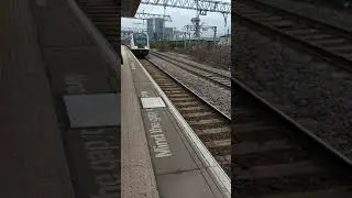 DistrictLine,c2ctrain_Central_Line Trains_Approaching/Departing