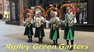 Танец &laquo;Подвязки&raquo; от Ripley Green Garters на Дне танца Morris Federation в Шеффилде.