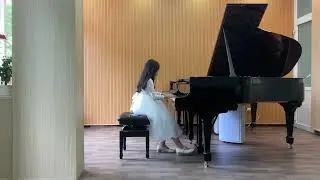 Vuong Lan Phuong: 1. Prelude in C minor BWV 999 J.S.Bach; 2. Polonaise Op.Posth B.1 No.11 F.Chopin