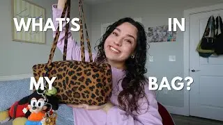 what's in my bag: basic girl edition 