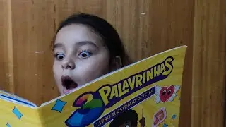 Ganhei um álbum de figurinhas do três palavrinhas. #trespalavrinhas #álbumdefigurinhas