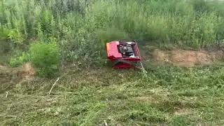 The automatic lawn mower has strong power and is easy to operate. The