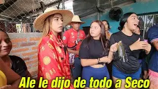 Ale le reclama a Seco por que anda conquistando a Nayeli. Nano le trajo dulces a la plaga.