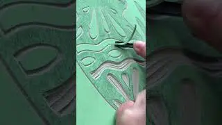 RELAXING carving process 😌 #satisfying #artist #linocut #carving #relaxing #calming #printmaking