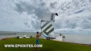 Кайтеры демонстрируют кайт FEATHER